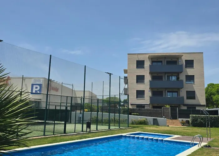 Piscina y Pádel al lado del Mar